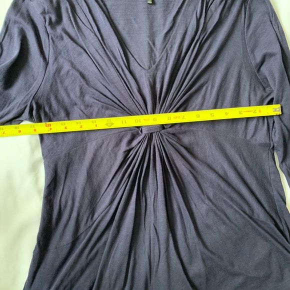 DAISY FUENTES | Navy blue v-neck long sleeve top, large with rouching front - Picture 5 of 6